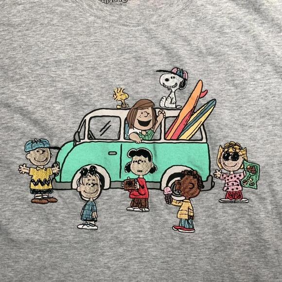 Peanuts Other - Peanuts embroidered character t-shirt!